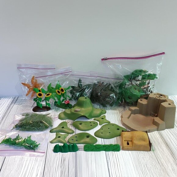 Playmobil Plate and Foliage Lot - Picture 1 of 7